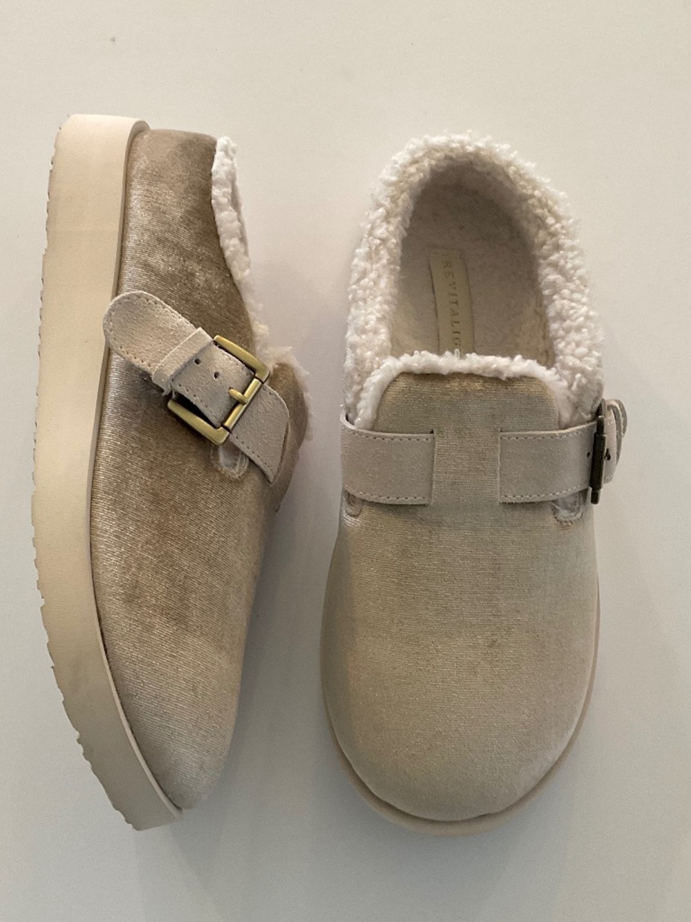 REVITALIGN Orthotic Cozy Suede Buckled Slipper In Velvet Cream Size 9 WIDE